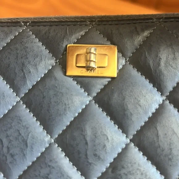 CHANEL QUILTED ZIPPY WALLET FOR IPHONE PLUS - Picture 10 of 15